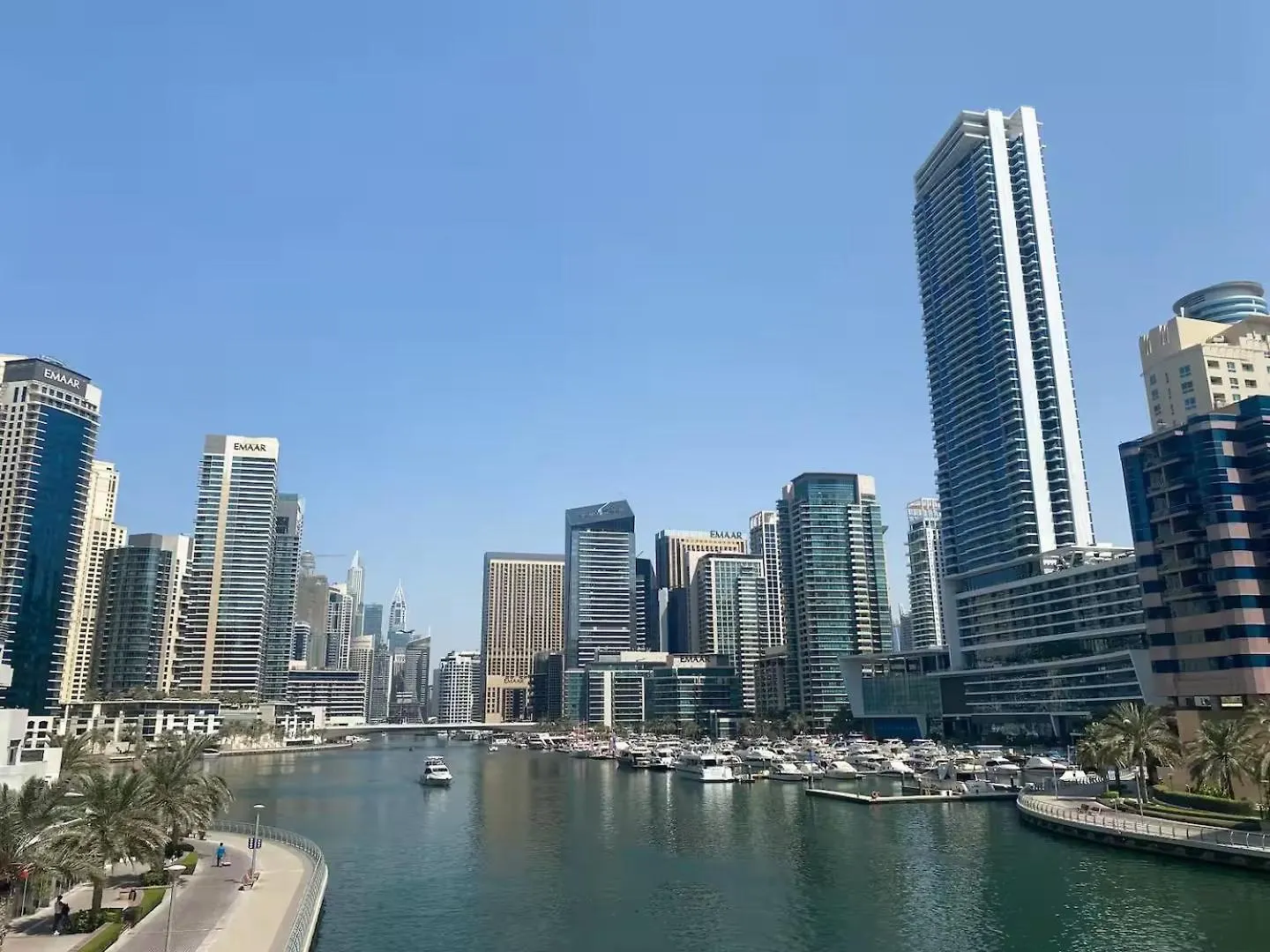 Apartment Spacious 3-Bedroom With Stunning Views In Dubai Marina